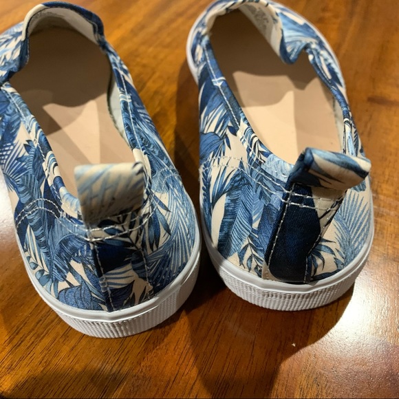 HM white and blue sneaker - Picture 2 of 4